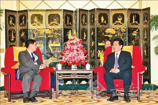 秦光榮會見緬甸總統首席政治顧問哥哥萊