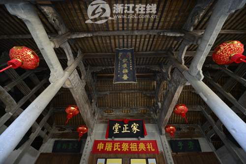 乾隆御賜孝子牌匾 全國網(wǎng)絡媒體記者走進荻浦村