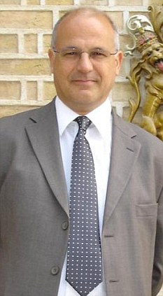 傳英國(guó)駐科威特大使與雇員發(fā)生婚外情被召回