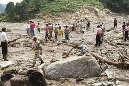 印度北部強降雨引發泥石流 至少19人喪生