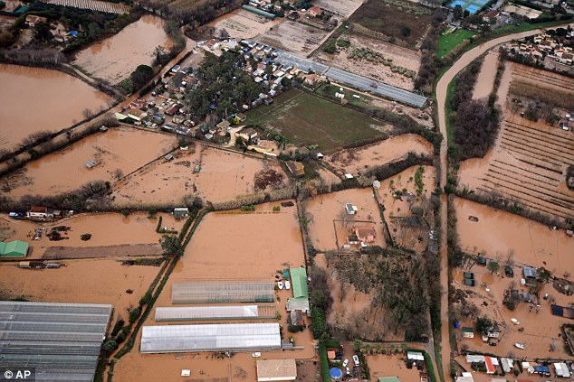 法國南部暴雨引發洪災 2人死亡數千人受影響
