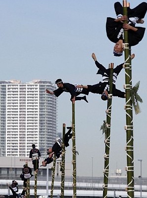 東京消防廳新年演習 高空竹梯演繹“日本style”
