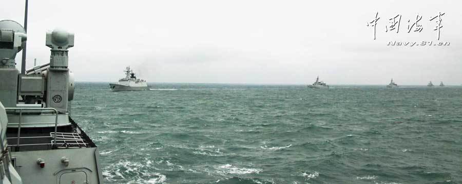 中國海軍特混編隊在東海訓練??兆鲬? style=