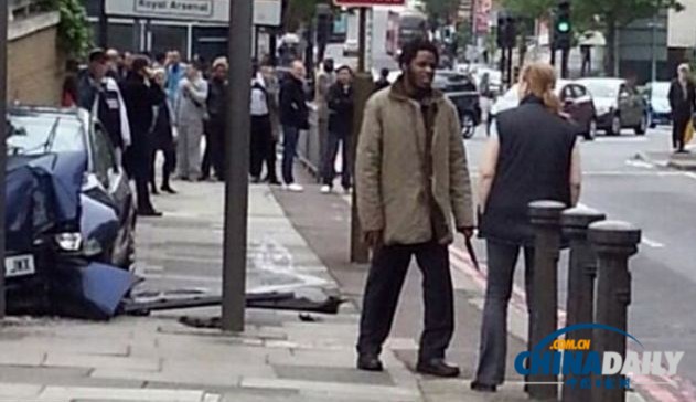 英國(guó)勇敢母親直面殺人嫌犯 為保護(hù)兒童淡定勸降