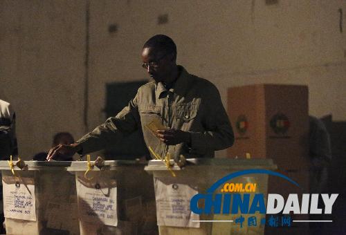外媒：津巴布韋執政黨高層稱穆加貝總統贏得大選