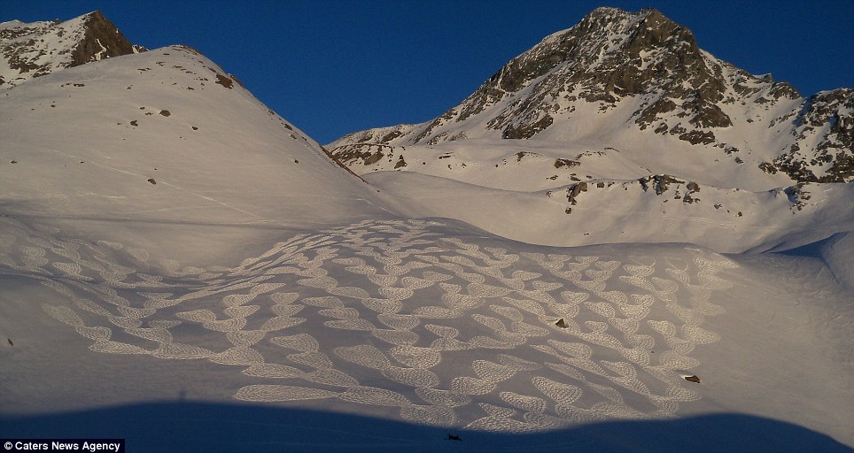 英國藝術家僅用指南針 在雪地上走出嘆為觀止作品