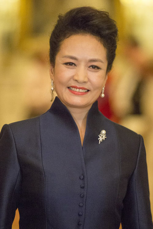 彭麗媛訪英首日：三套服飾盡顯優雅