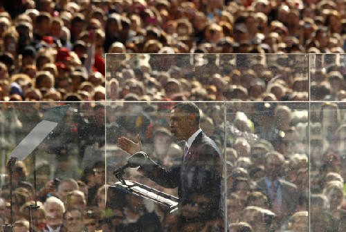 US President Barack Obama and first lady Michella Obama in Britain and Ireland